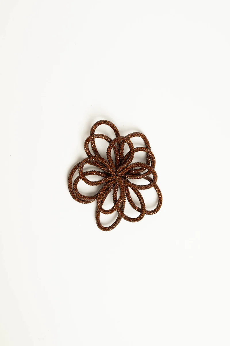 Spilla floreale con strass cioccolato