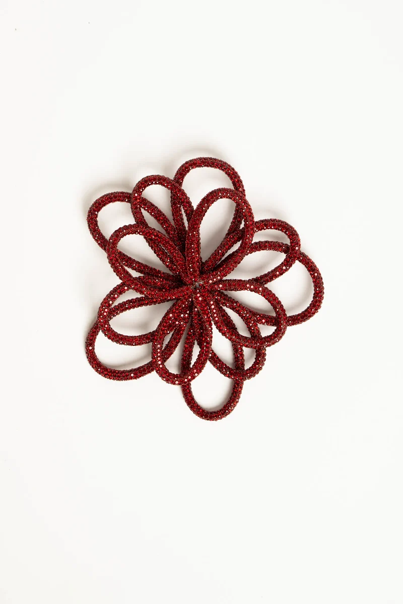 Spilla floreale con strass bordeaux