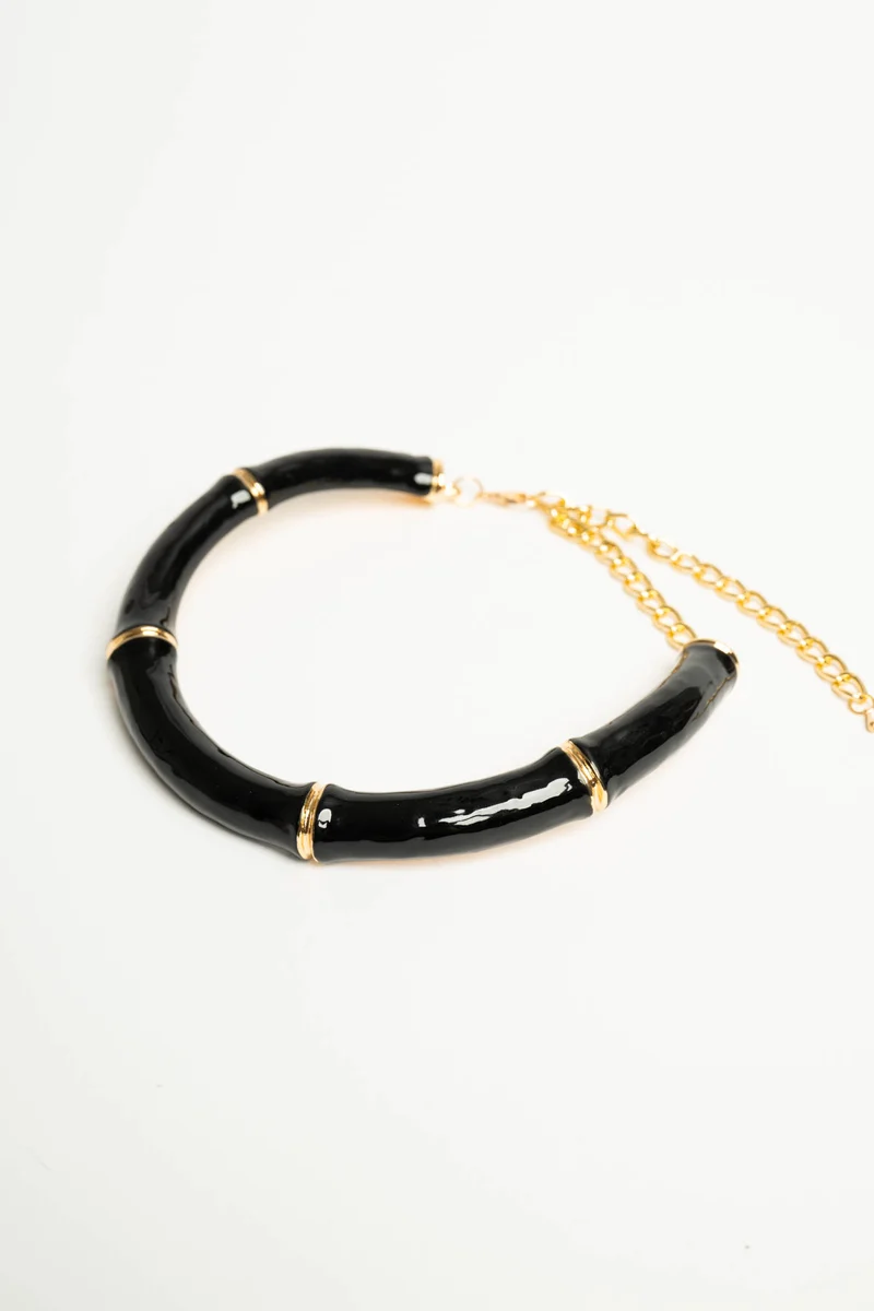 Collana girocollo rigida smaltata nera