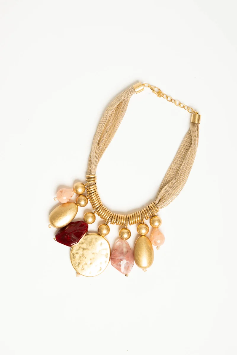Collana in tessuto con pendenti multicolor