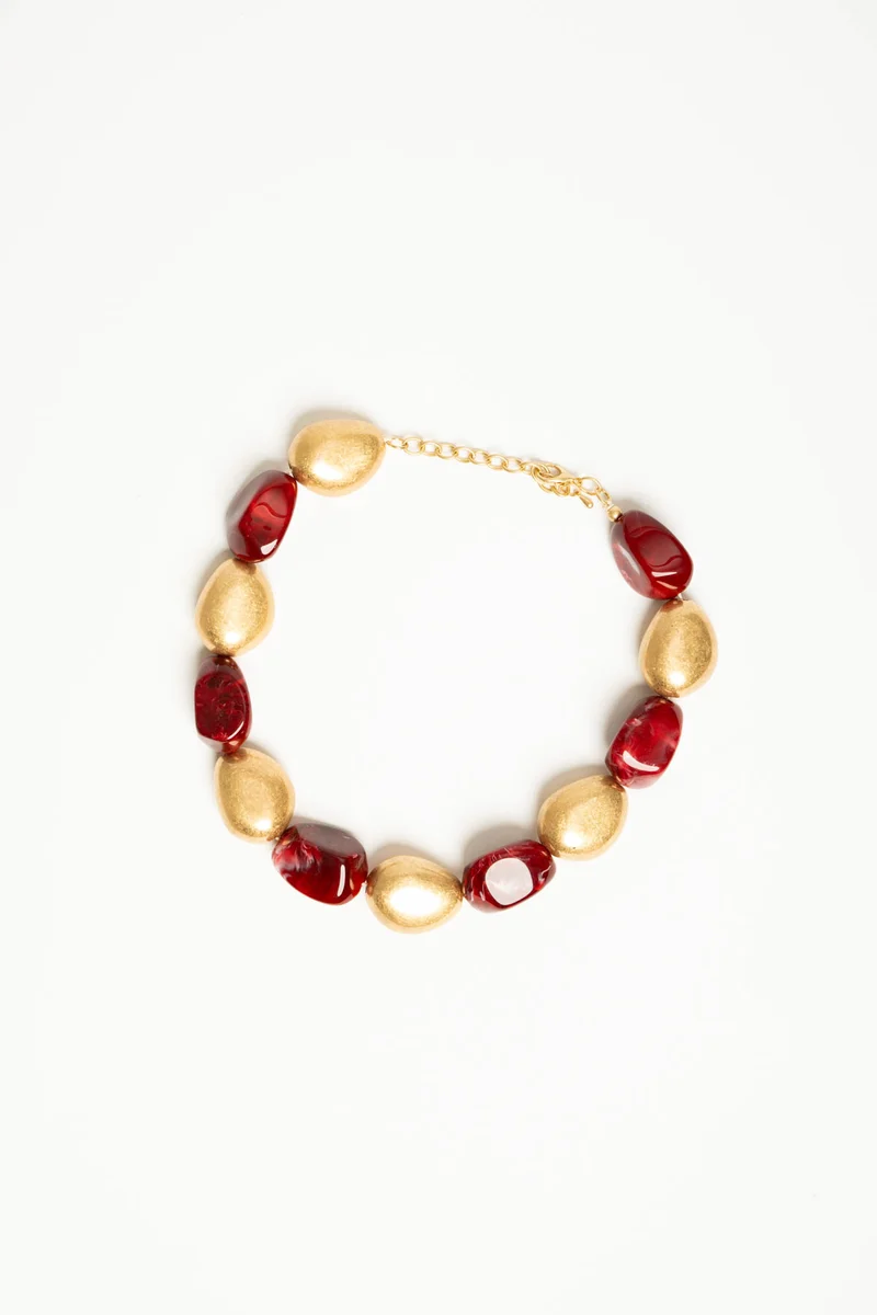 Collana con pietre dorate e rosse