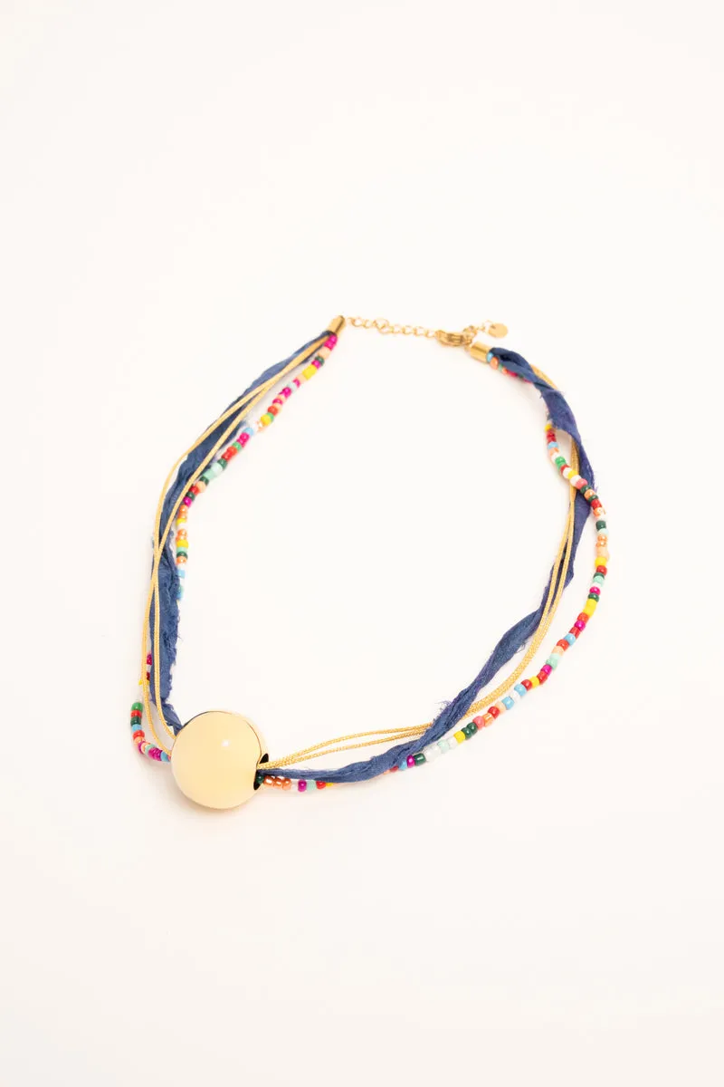 Collana a fili multicolor con sfera dorata