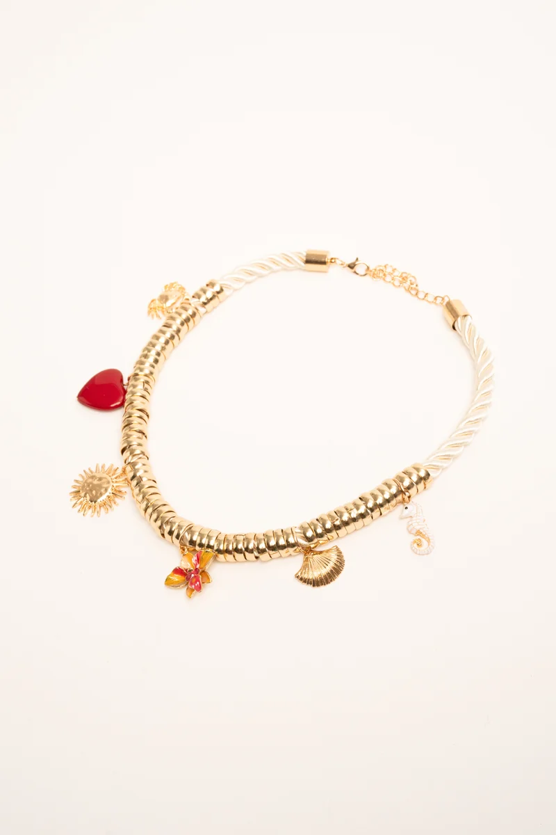 Collana in corda e metallo dorato con pendenti