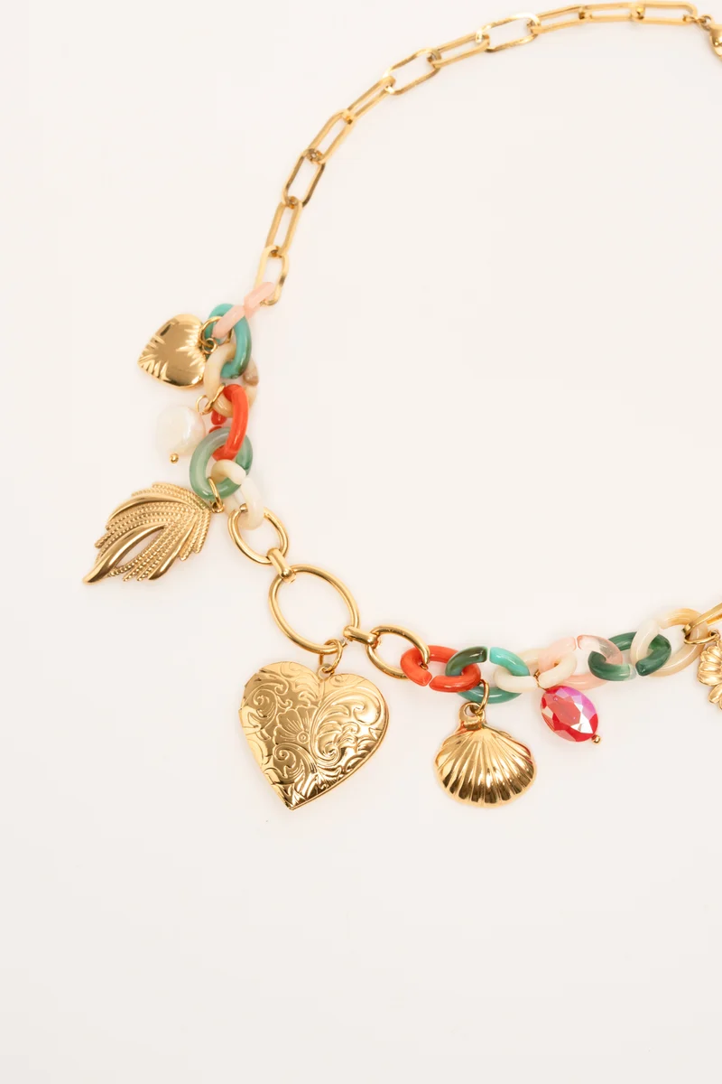 Collana in metallo dorato con pendenti