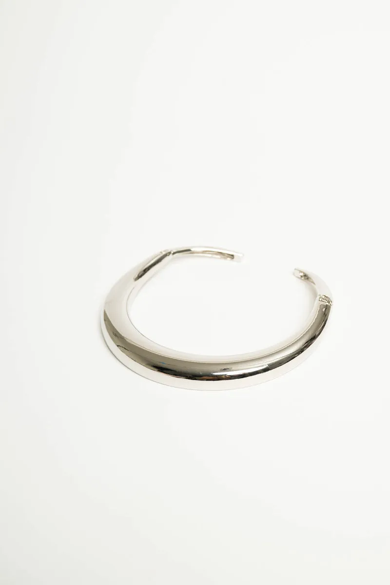 Collana rigida in metallo argentato