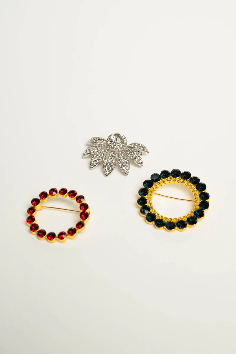 Set da tre spille con strass multicolor