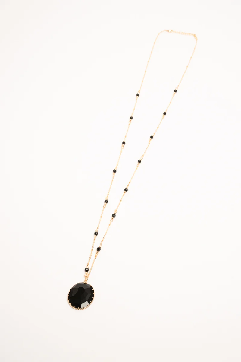 Collana con pendente rotondo nero