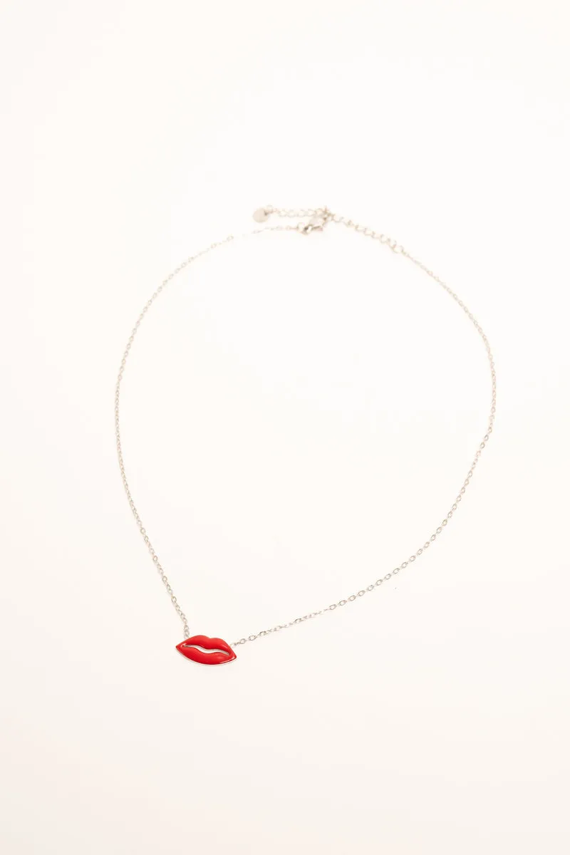 Collana con pendente a bocca rossa