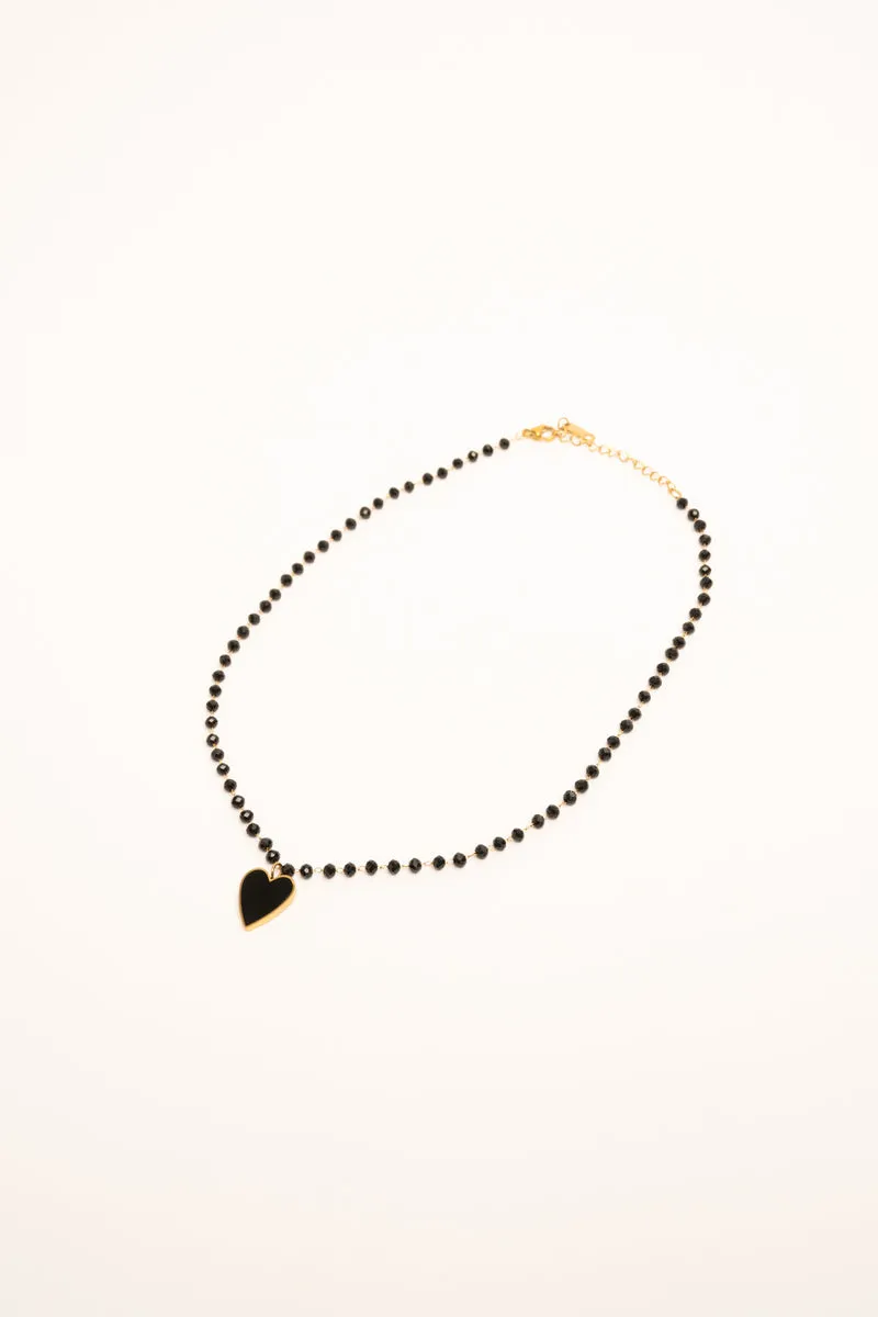 Collana con perline e pendente a cuore nero