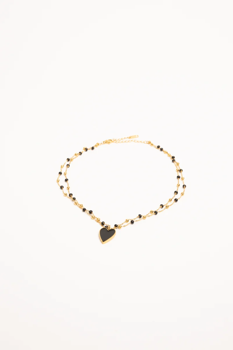 Collana a doppio filo con perline e pendente a cuore nero