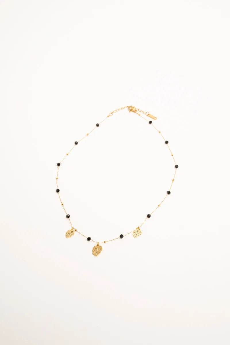 Collana con perline e pendenti a foglia oro