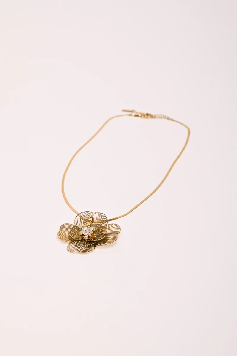 Collana con pendente a fiore 3D con perle oro
