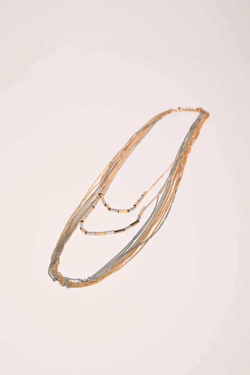 Collana lunga con catenelle e perline