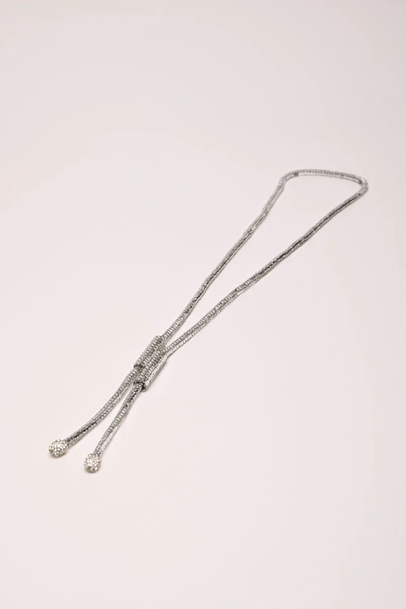 Collana lunga tubolare con strass