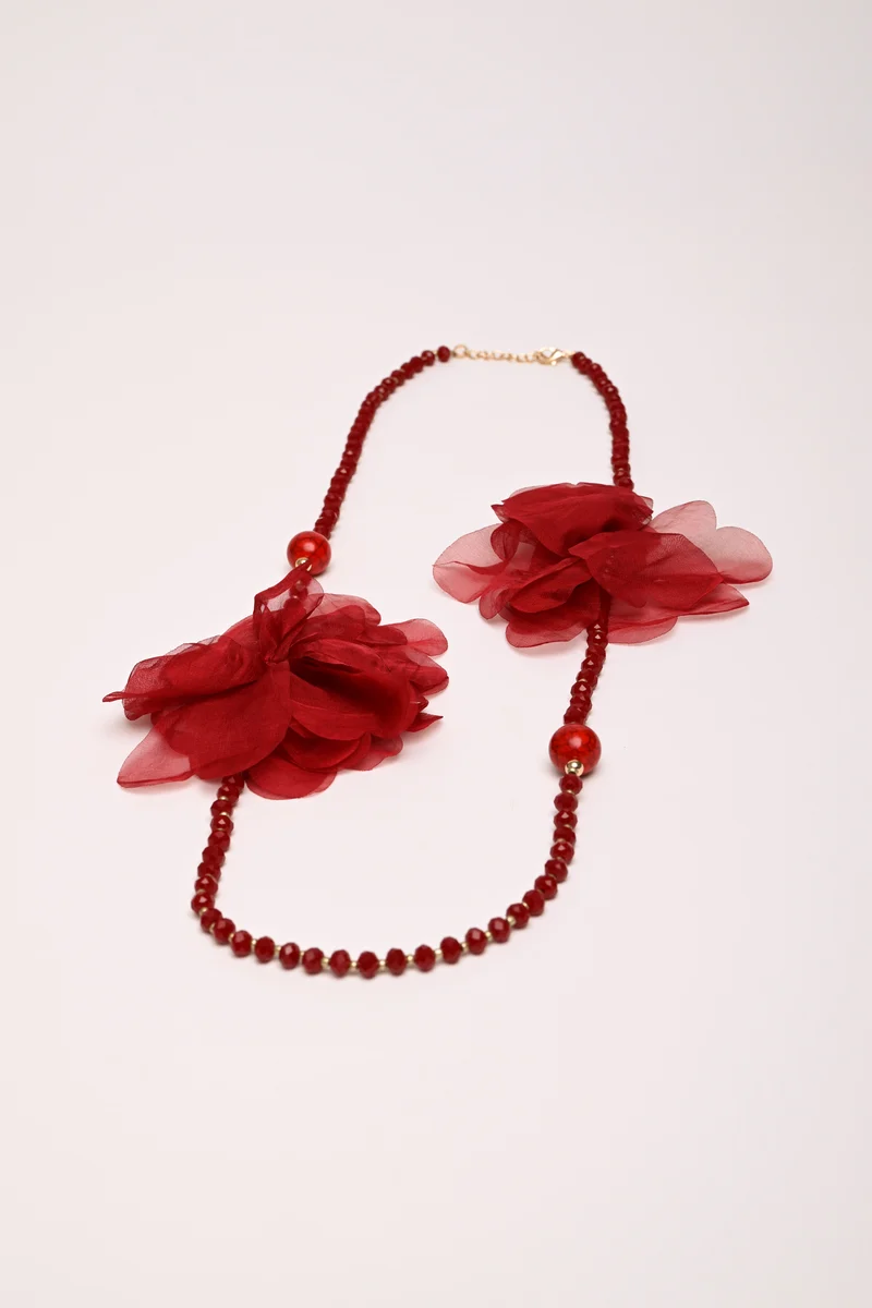 Collana con perline e fiori 3D
