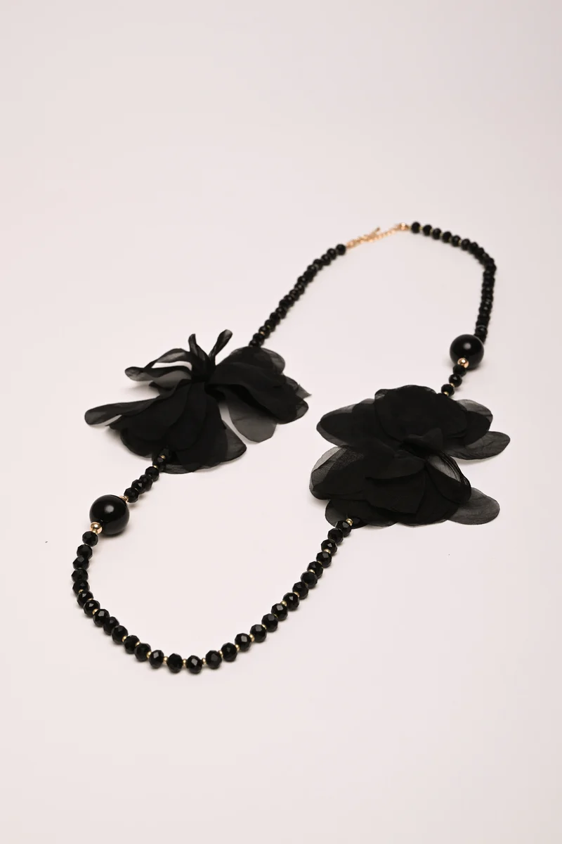 Collana con perline e fiori 3D