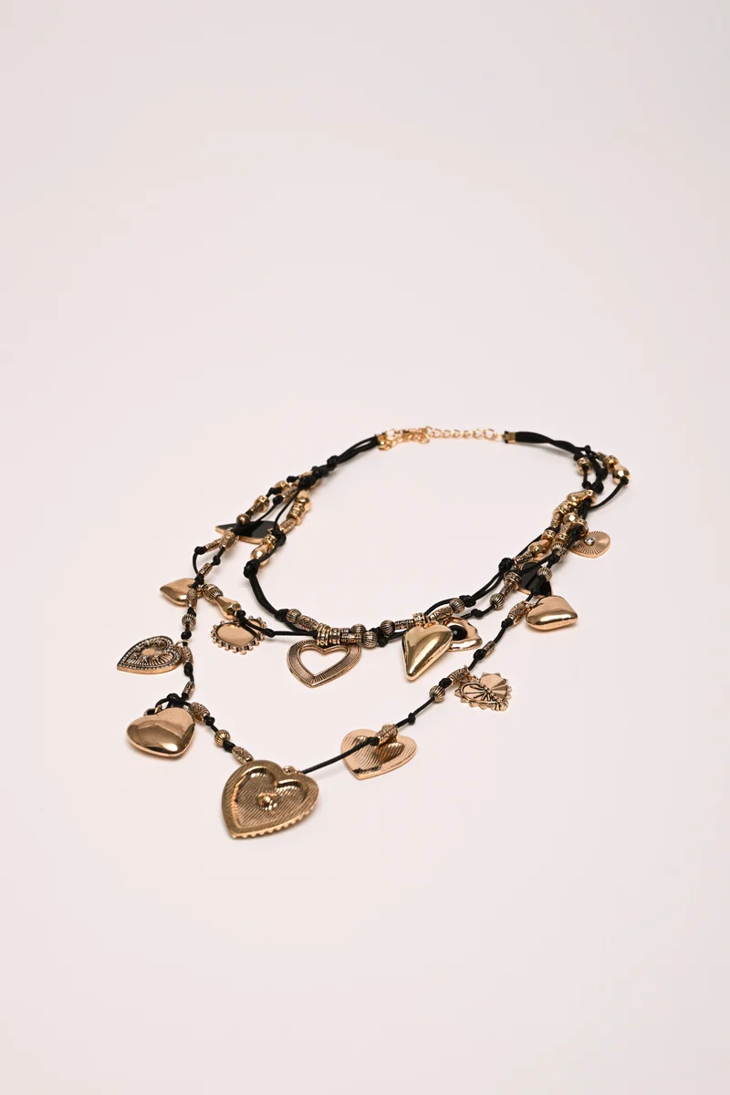 Collana a tre fili con pendenti a cuore