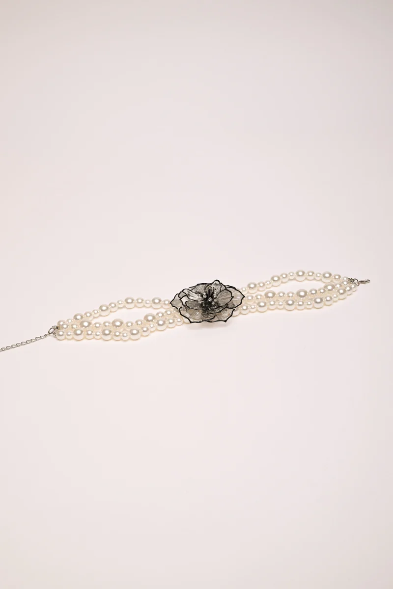Choker con fiore 3D e perle