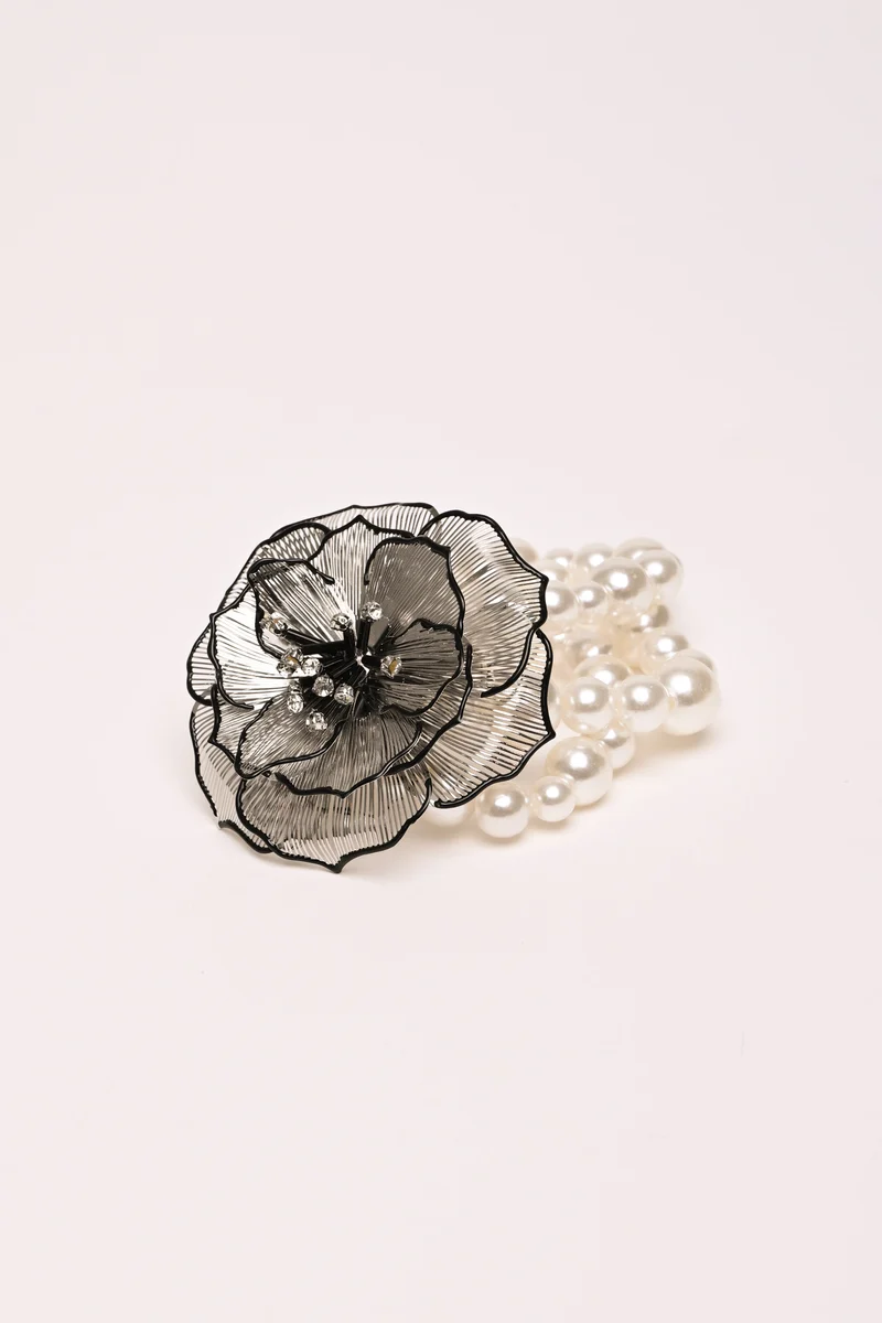 Bracciale con perle e fiore 3D
