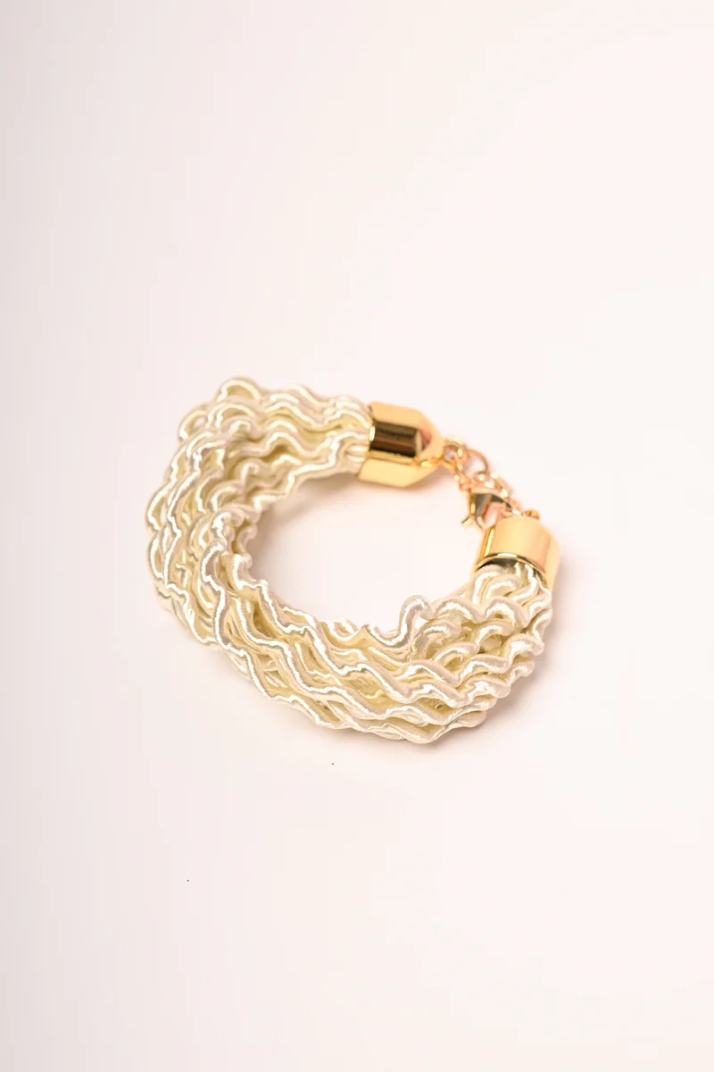Bracciale con fili ondulati