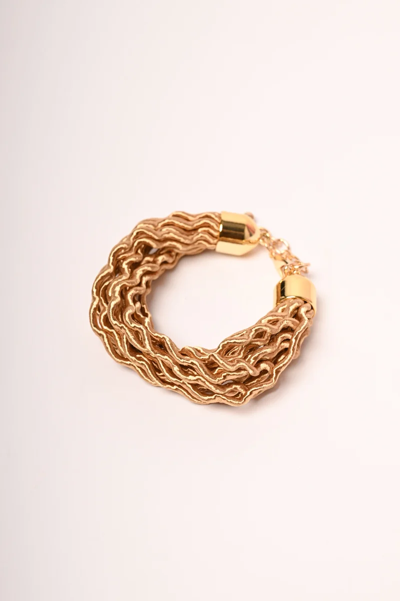 Bracciale con fili ondulati