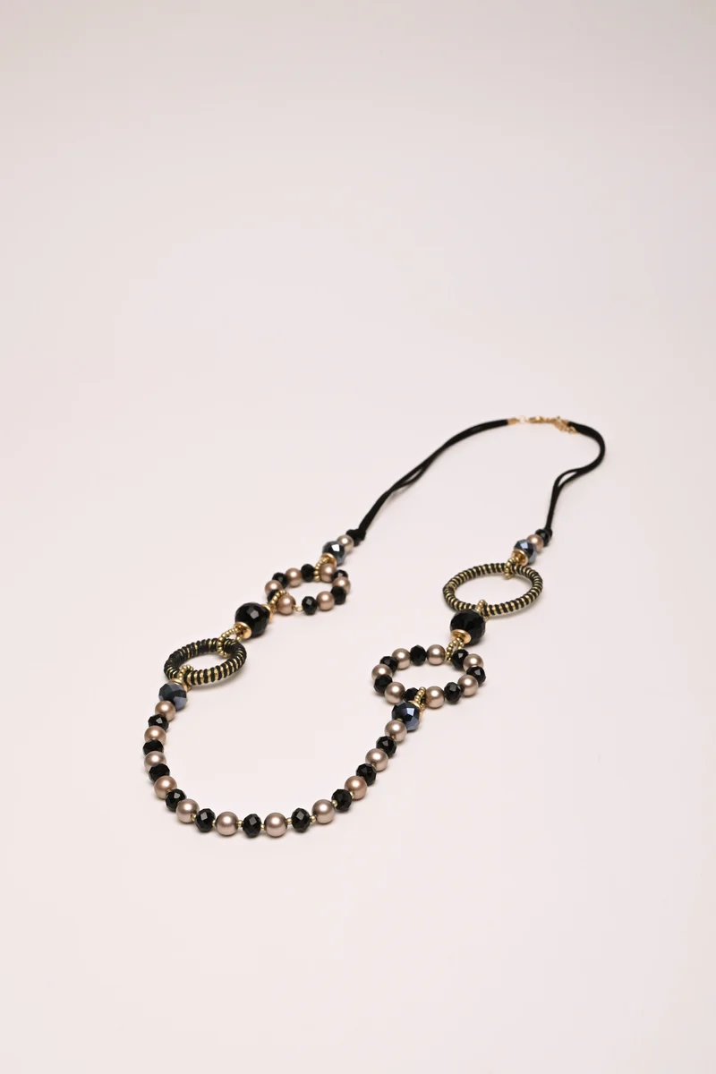 Collana con perline e cerchi