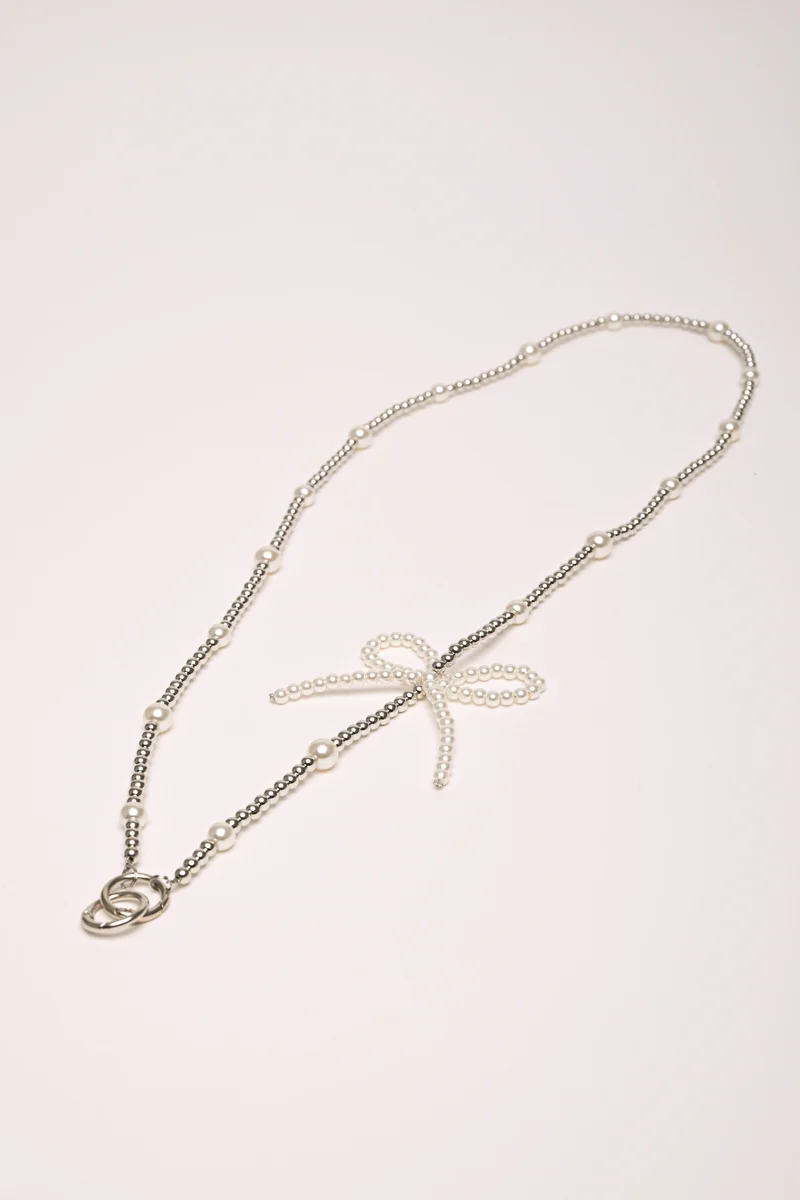 Collana porta-badge con perline e fiocco