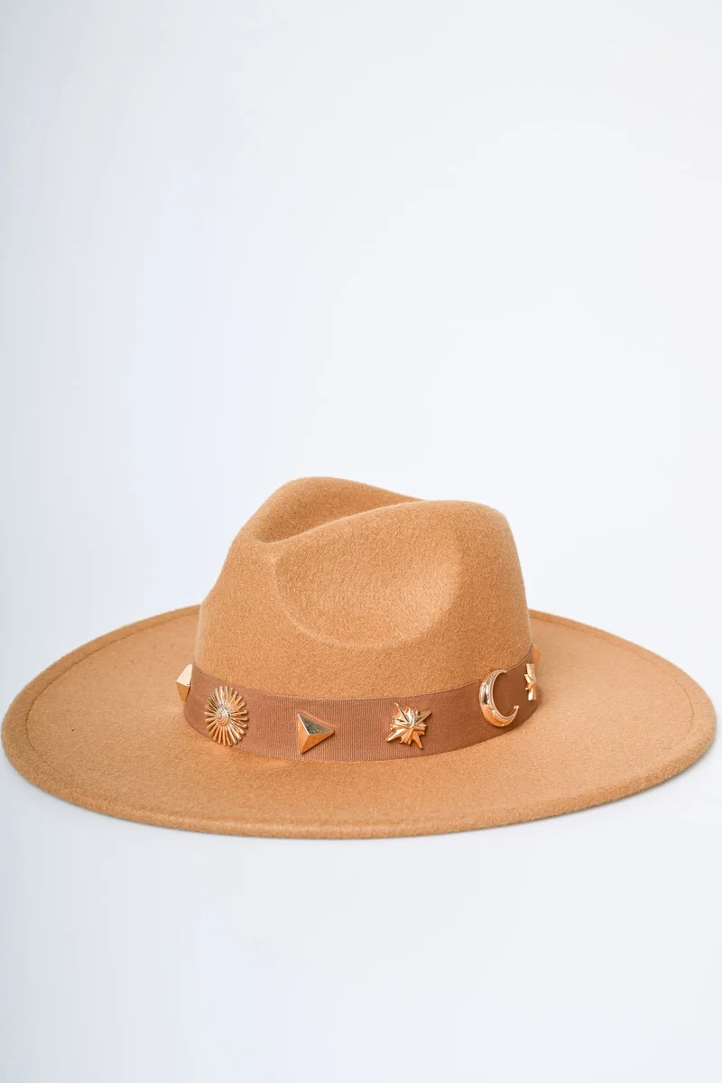 Cappello Fedora con nastro gioiello