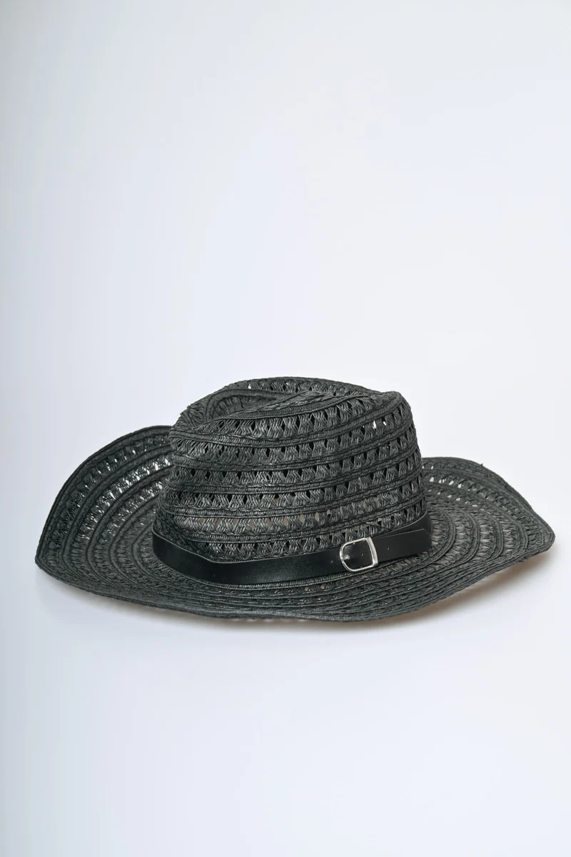 Cappello in paglia con cinturino