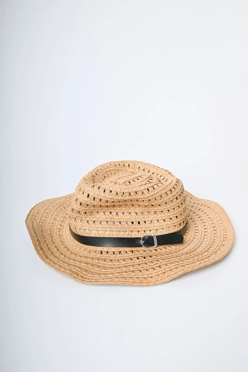 Cappello in paglia con cinturino
