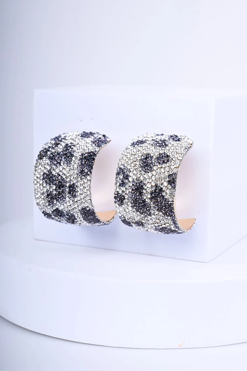 Orecchini con strass animalier