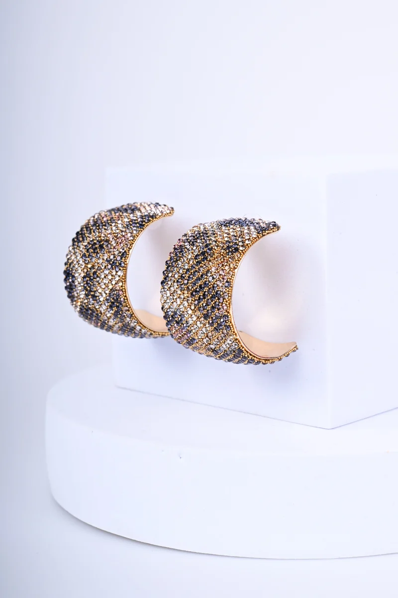 Orecchini con strass animalier