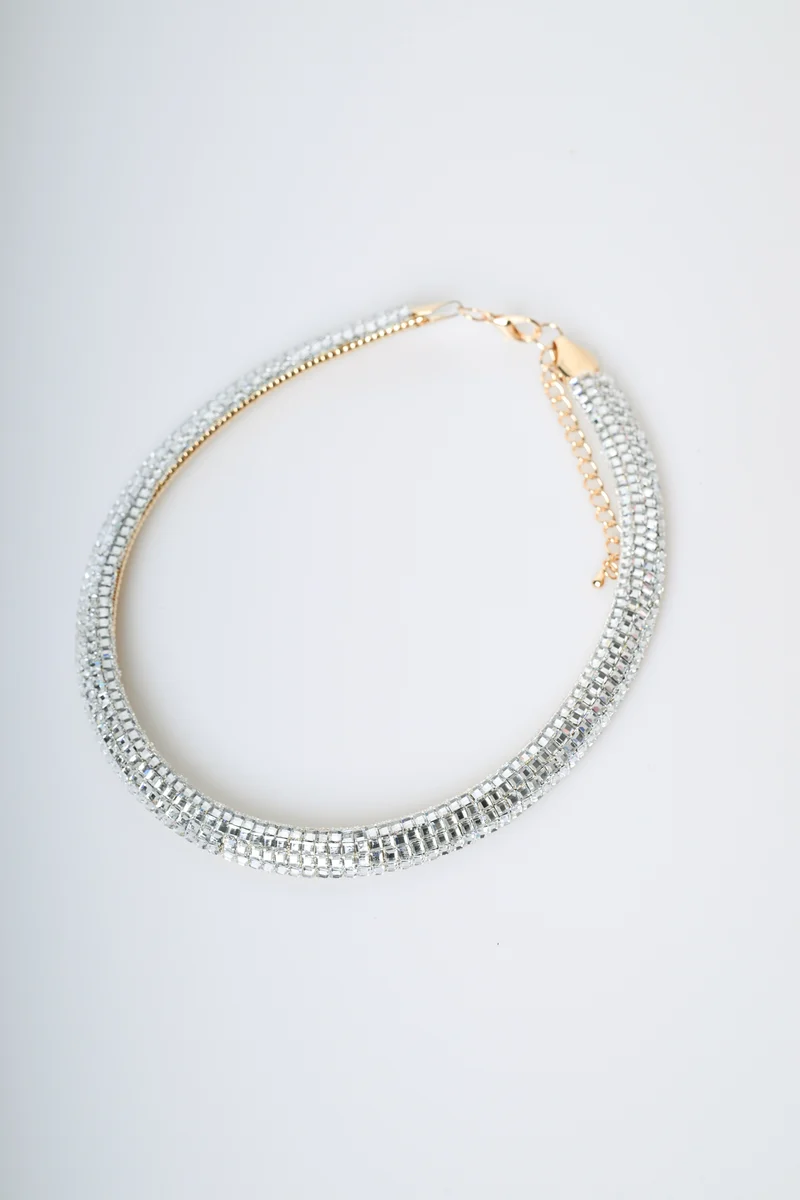 Collana rigida con strass