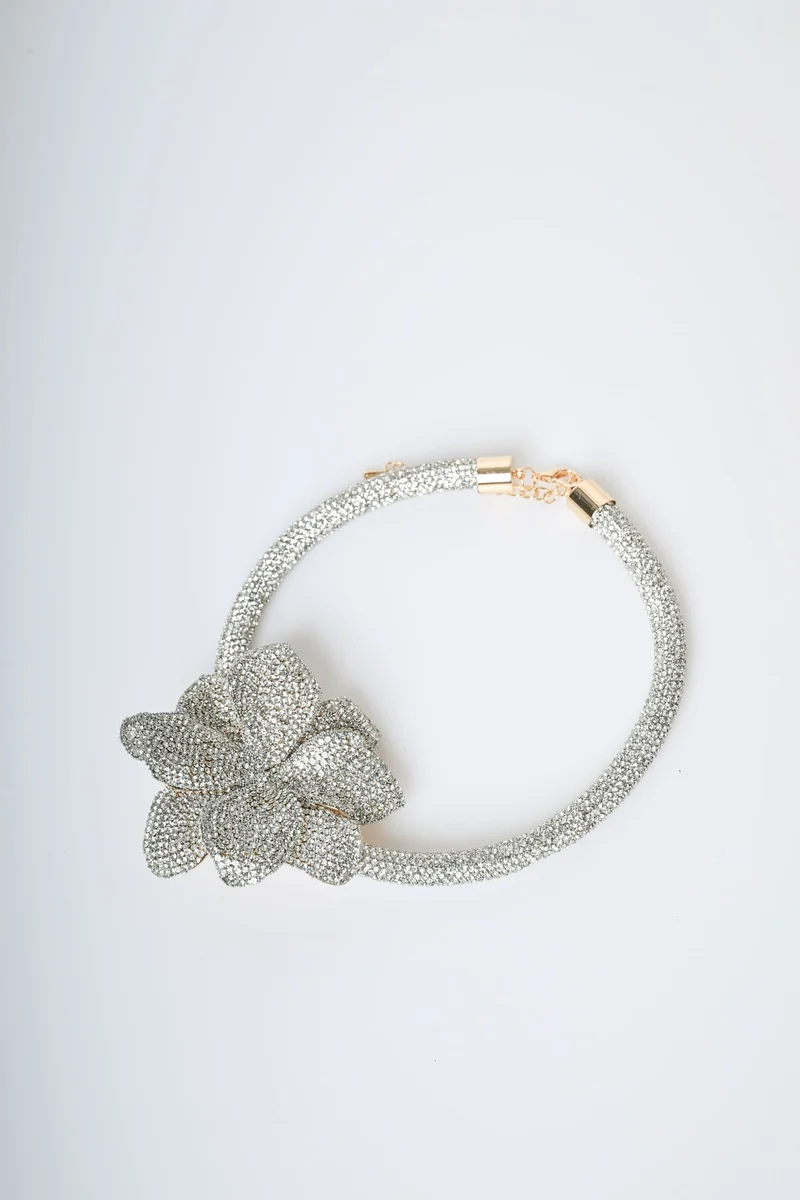 Collana rigida in strass con fiore