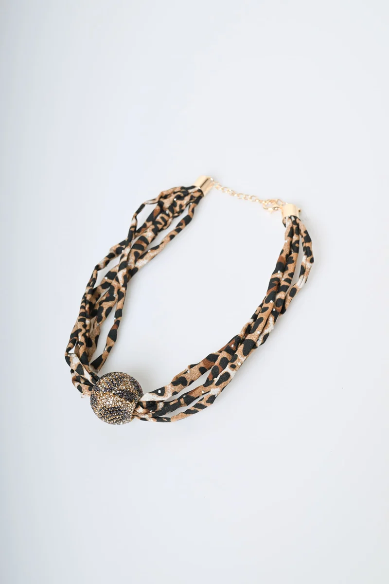 Collana in tessuto animalier con sfera