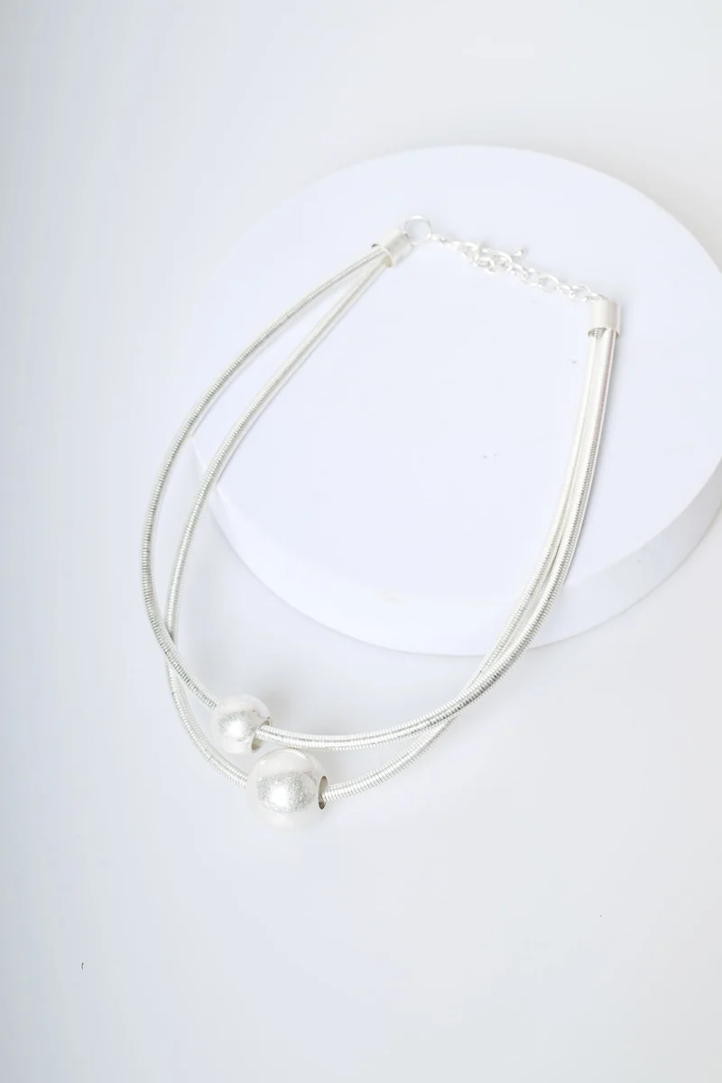 Collana a due fili con sfere