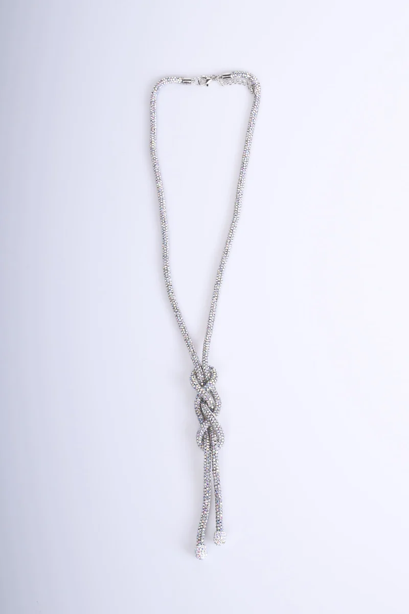 Collana lunga con nodo intrecciato