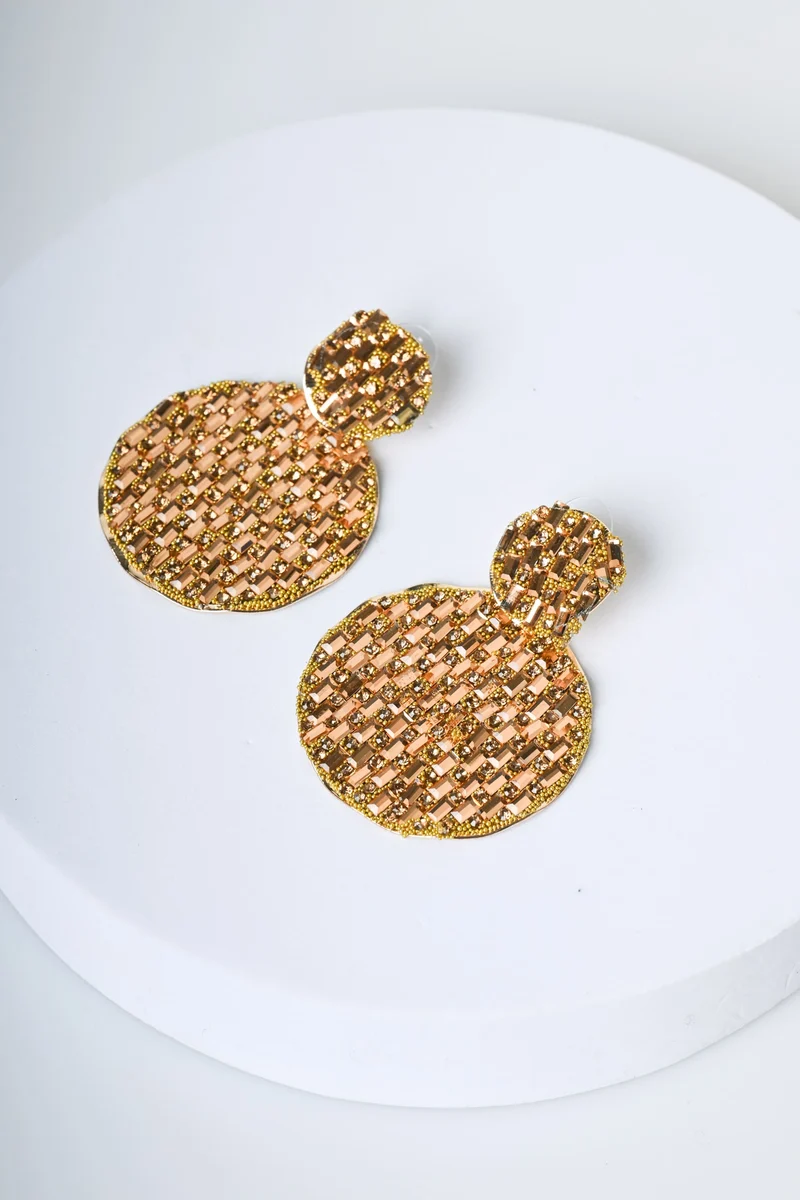 Orecchini a cerchi piatti con strass
