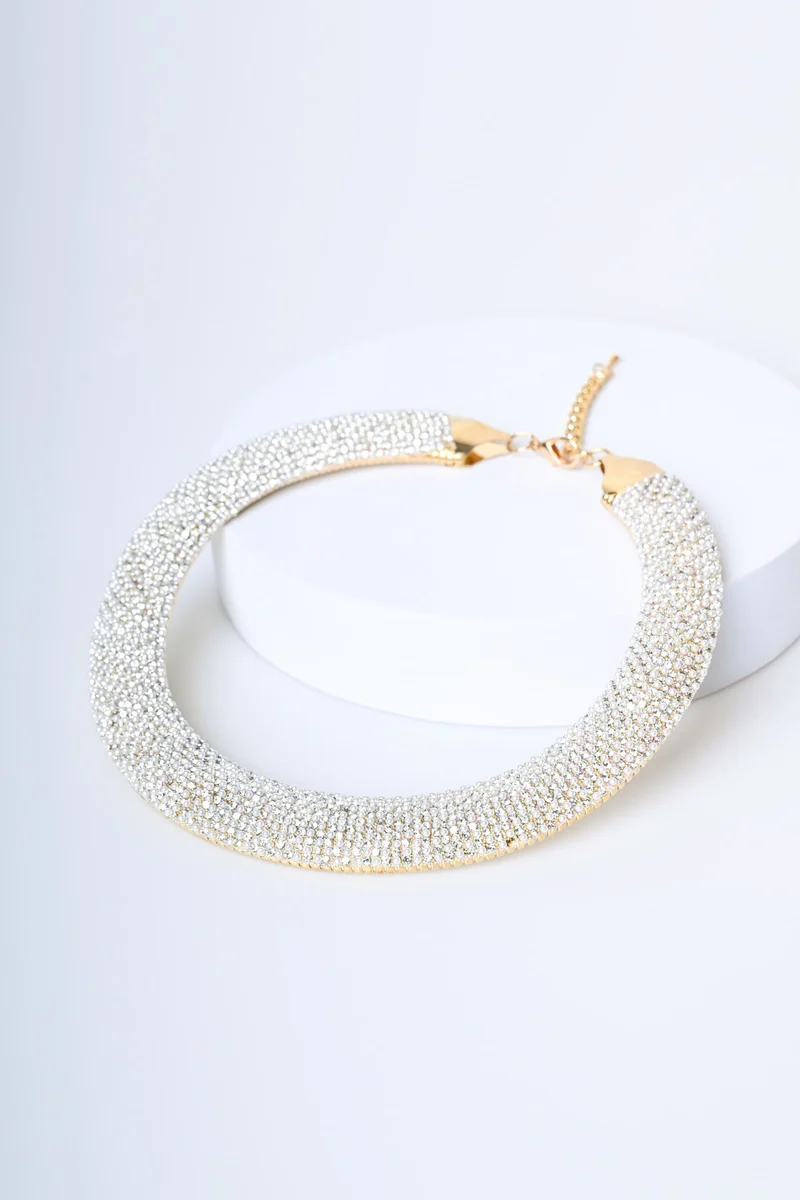 Collana rigida con perline e strass
