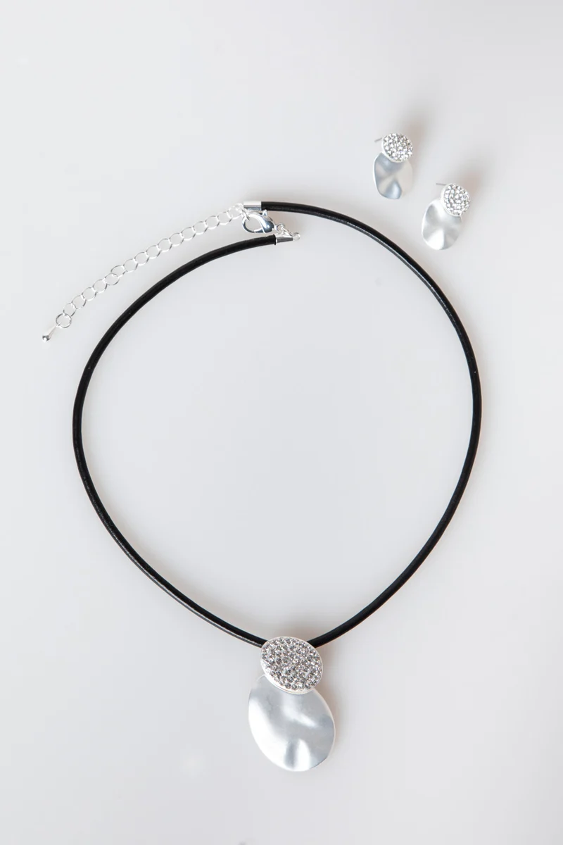 Set collana + orecchini con decorazioni