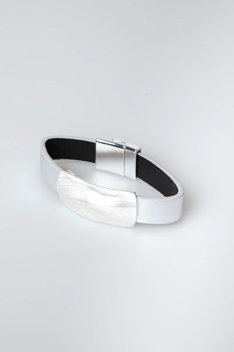 Bracciale in similpelle con decorazione