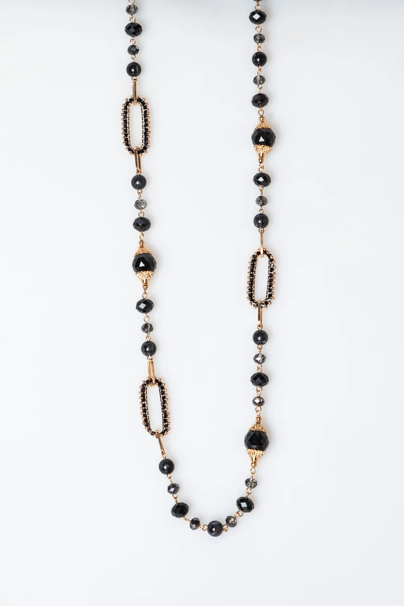 Collana lunga con decorazioni ovali