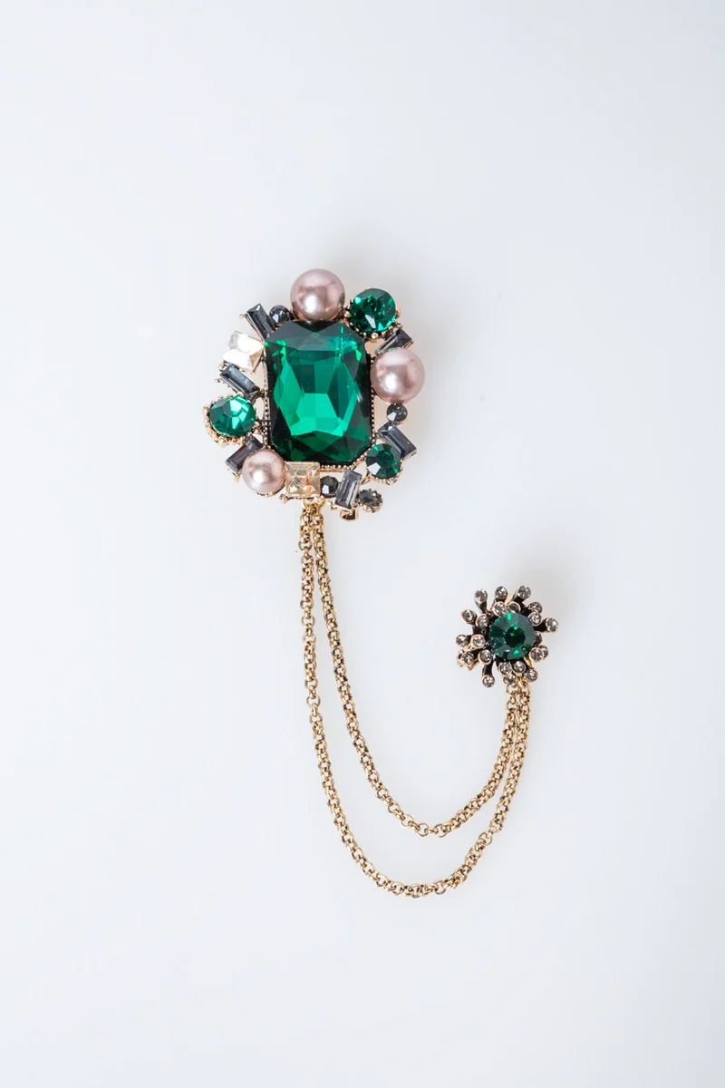Spilla con cristalli e perle
