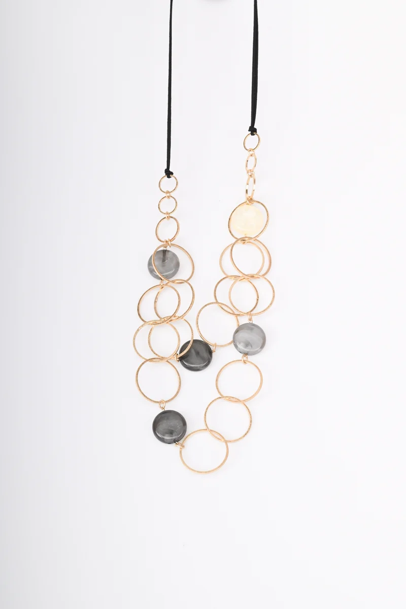 Collana con decorazione a cerchi