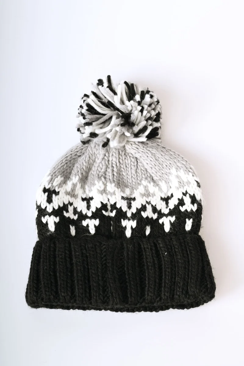 Cappello con pompon e motivo Faire Isle