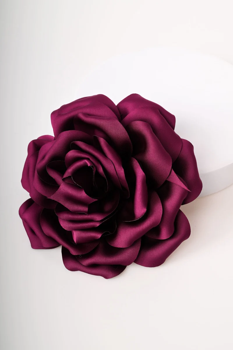 Spilla a rosa in raso