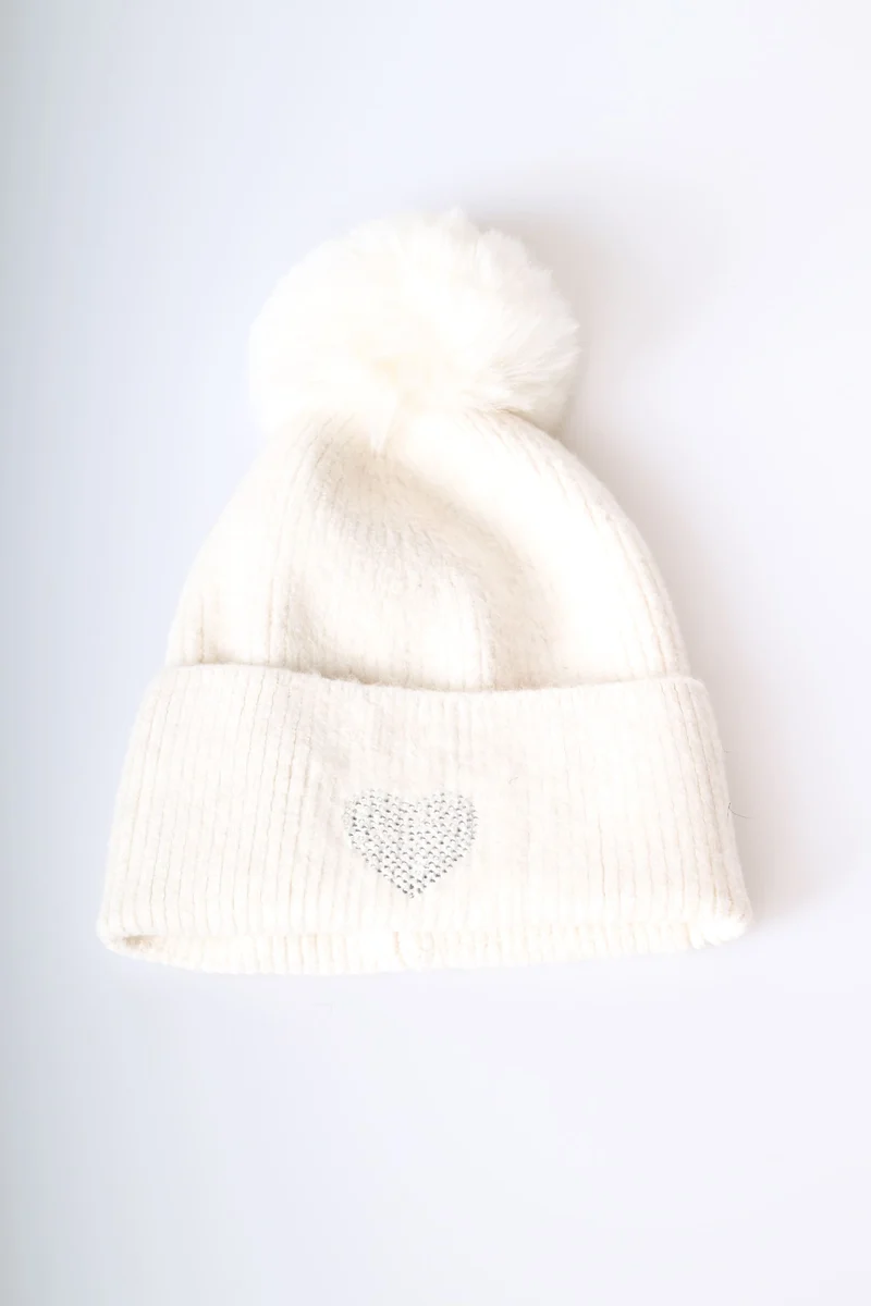 Berretto con pompon e cuore in strass