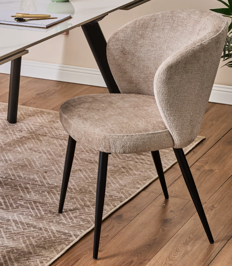 Set 2 Poltroncine Evelyn Imbottite in Tessuto con Gambe in Metallo