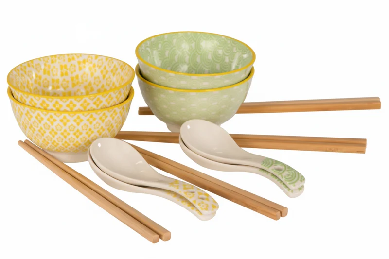 Set Sushi Ramen 12 Pezzi in Ceramica e Bamboo – Kit Completo Cucina Giapponese