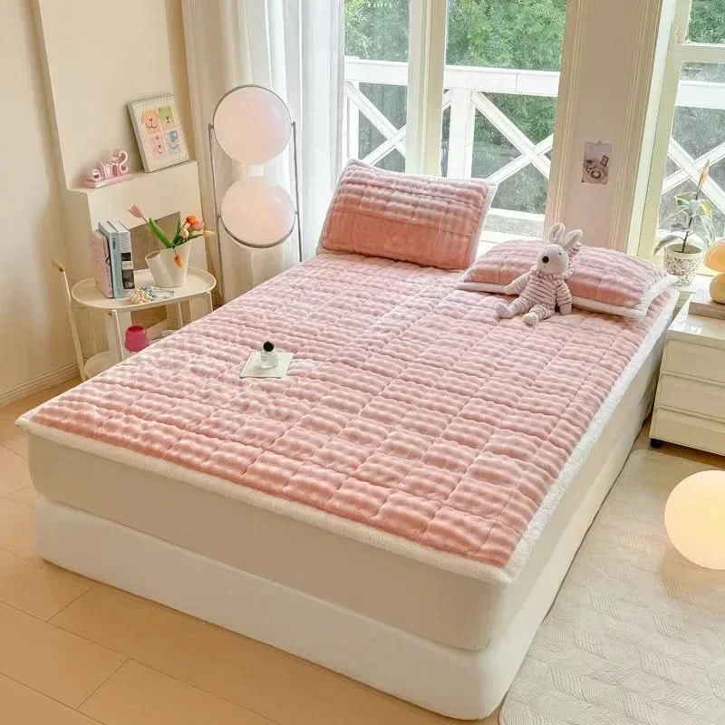 COZYTATAMI – Warm Foldable Mattress Cover Plush Comfort